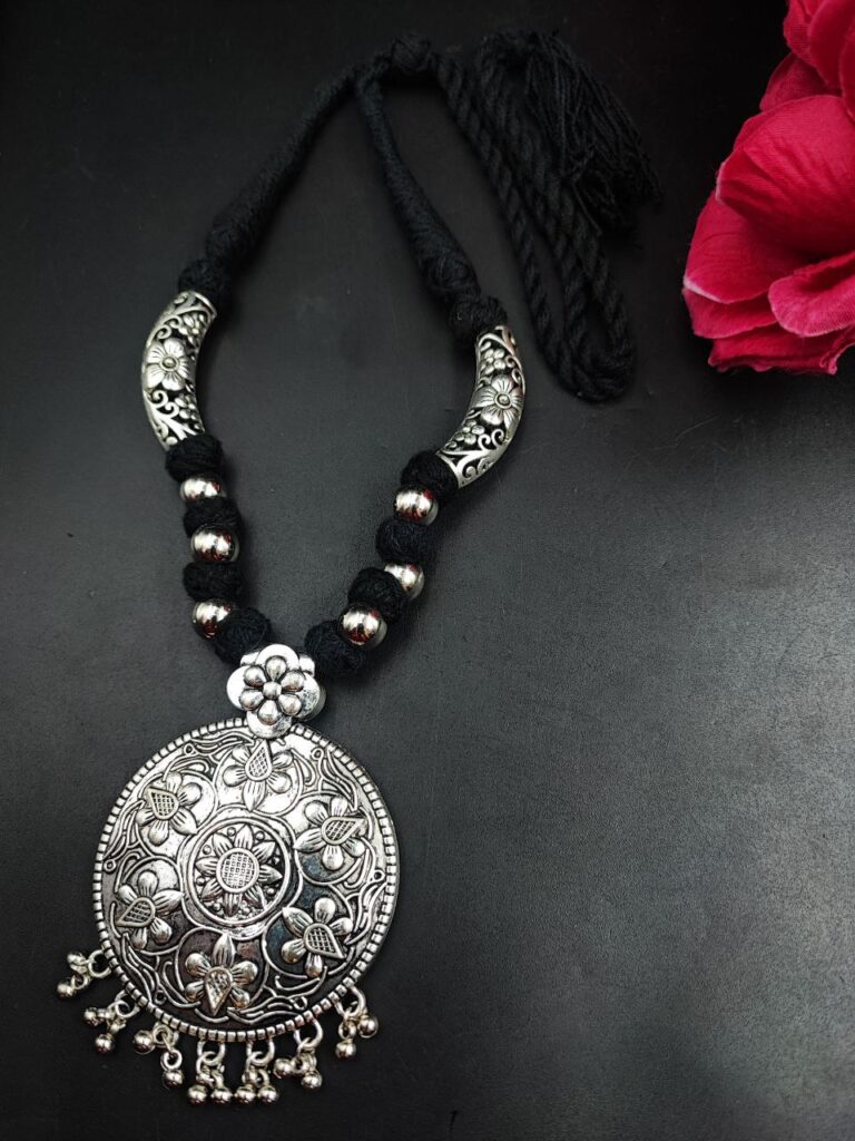 Round Shape Flower Design Silver Plated Thread Necklace with Elegant Pearl Work