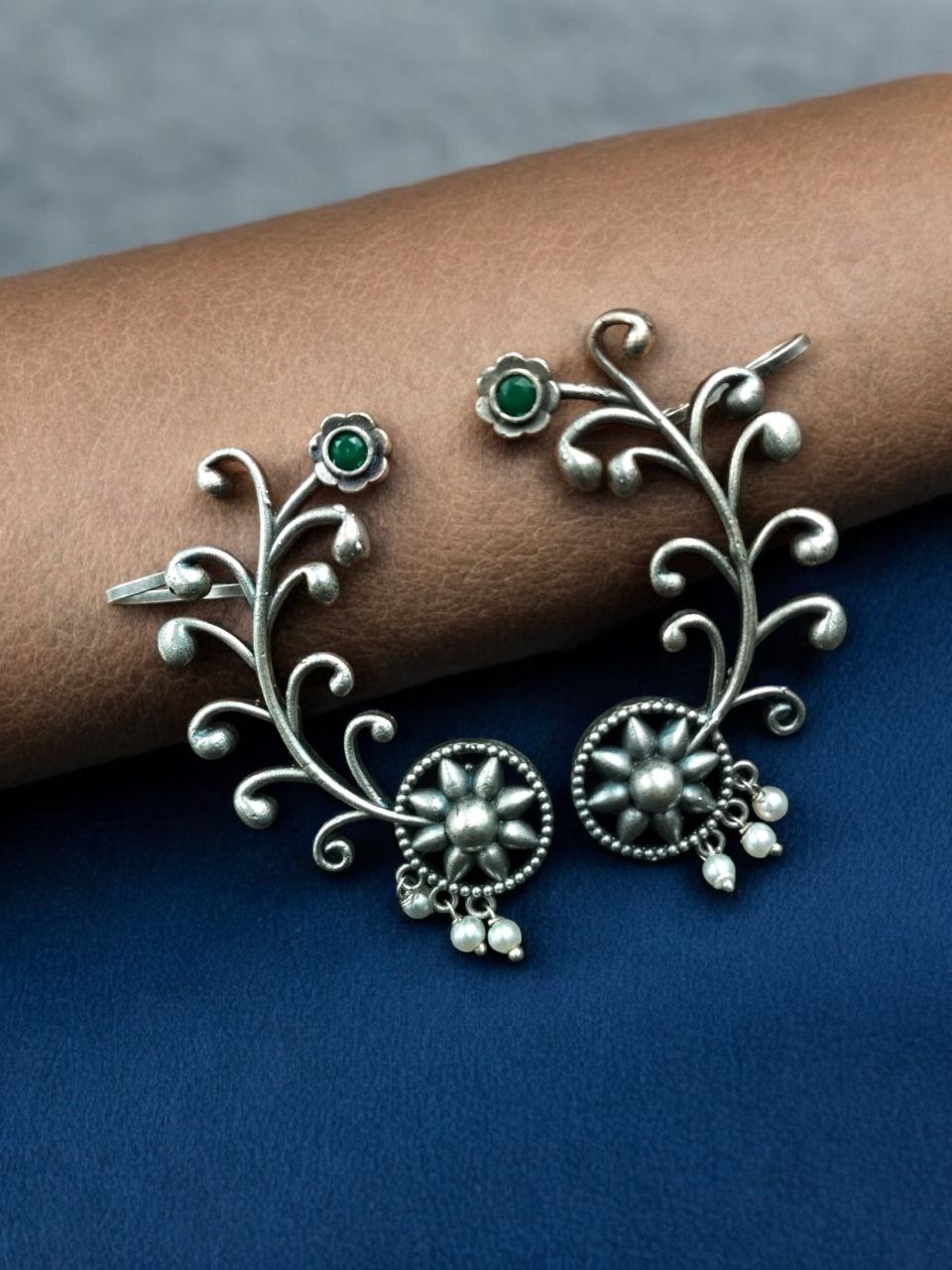 Traditional Look Flower Design Earcuff | Silver Replica Stone & Pearl Work Beautiful Jewelry For Girls 7 Silver replica flower design earcuff with stone and pearl work