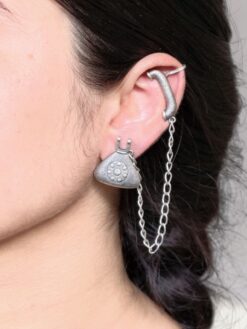 Silver replica oxidized telephone earcuff with stone work