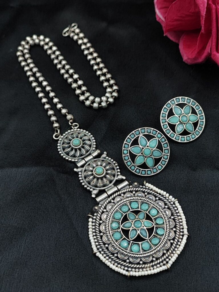 Amazing Flower Design Silver Replica Necklace Set with Round Stud Earrings