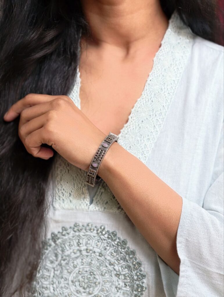 Elegant Antique Silver Bangle with Beautiful Design for Women