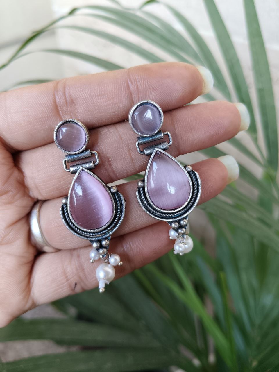 Elegant Vintage Drop Earring – Timeless Stunning Antique Style Jewelry for Women 4 Vintage Drop Earring Elegant Antique Style Brass Jewelry for Women