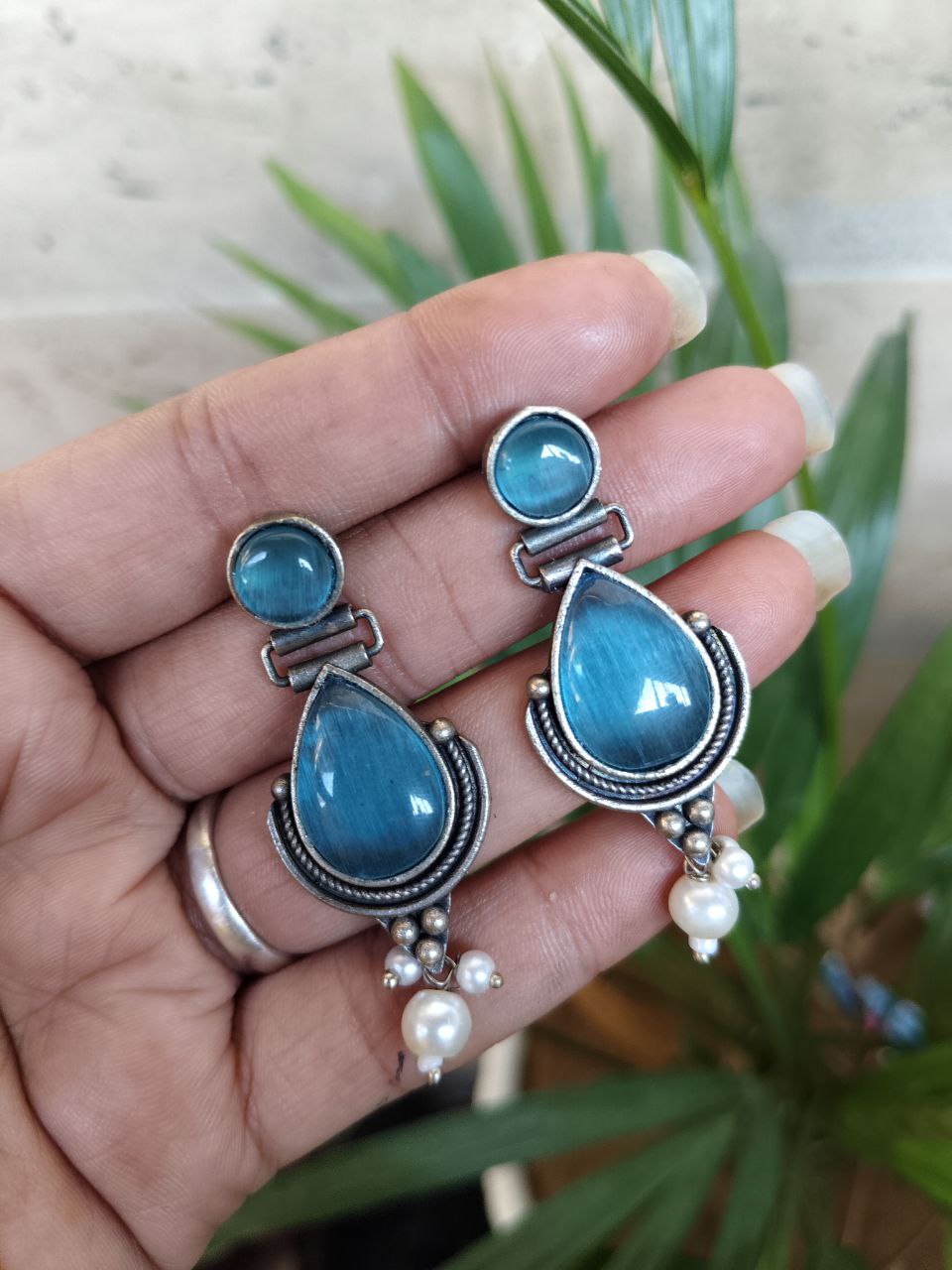 Elegant Vintage Drop Earring – Timeless Stunning Antique Style Jewelry for Women 7 Vintage Drop Earring Elegant Antique Style Brass Jewelry for Women