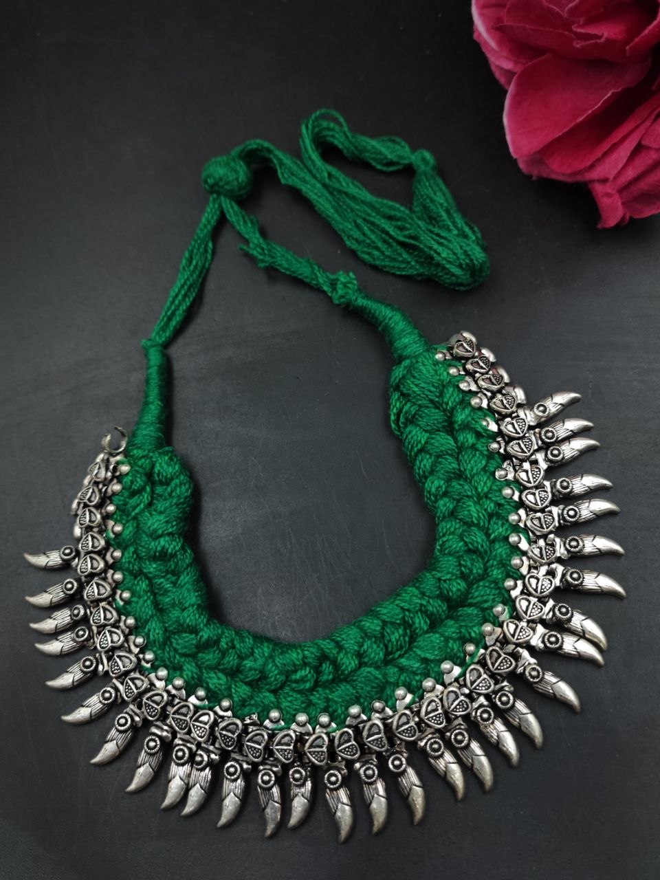 Leaf Design Thread Necklace Elegant with Beautiful Nature Inspired Stylish Jewelry 1 Leaf Design Thread Necklace stylish brass jewelry design