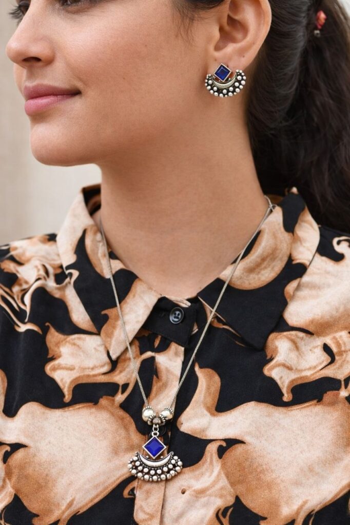Half Moon Necklace Set Dazzling Jewelry for Party Wear Look