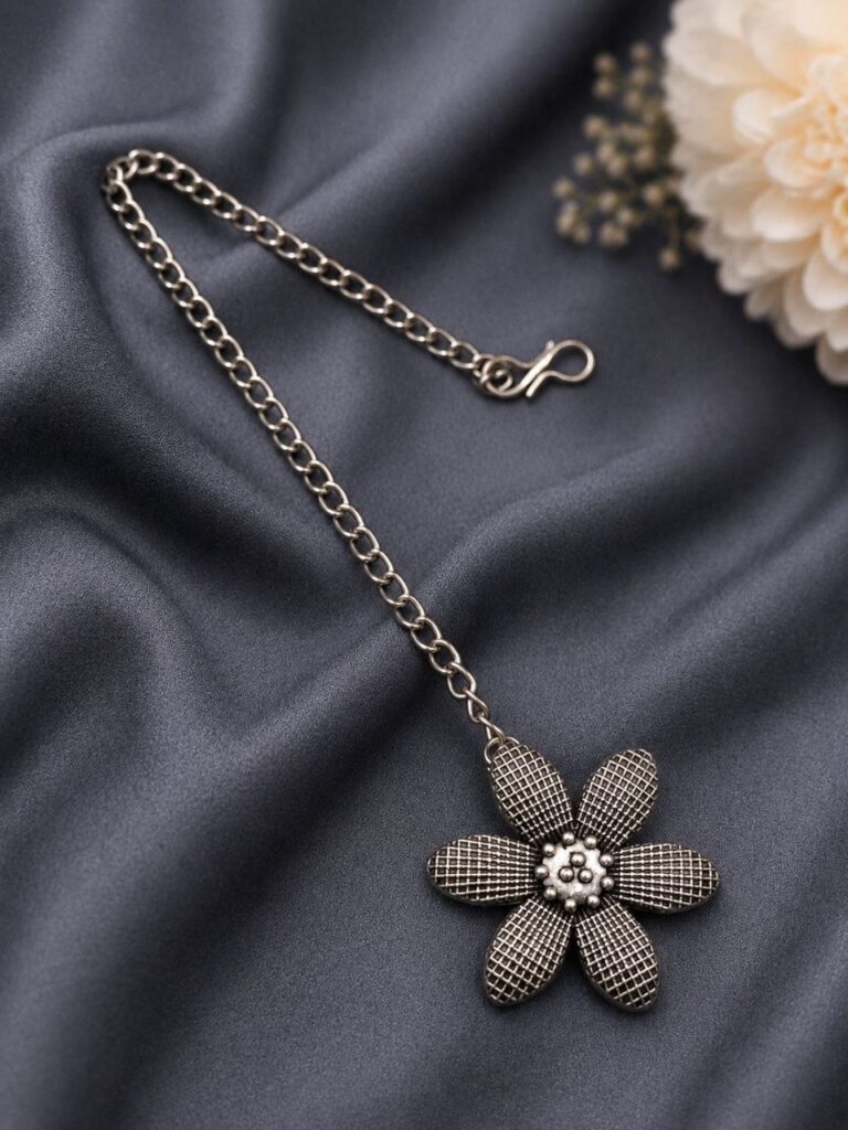 Floral Maang Tika Traditional Design for Fashion Wear