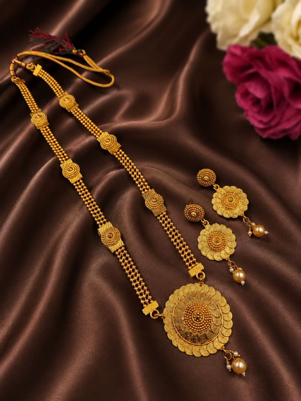Traditional Gold Necklace Set Ethnic Jewelry for Weddings & Celebrations 1 Traditional Gold Necklace Set elegant ethnic jewelry design
