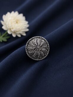 Beautiful Leaf Ring elegant nature inspired jewelry design