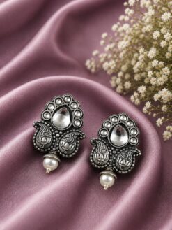 Leaf Stud Earring elegant nature-inspired jewelry design