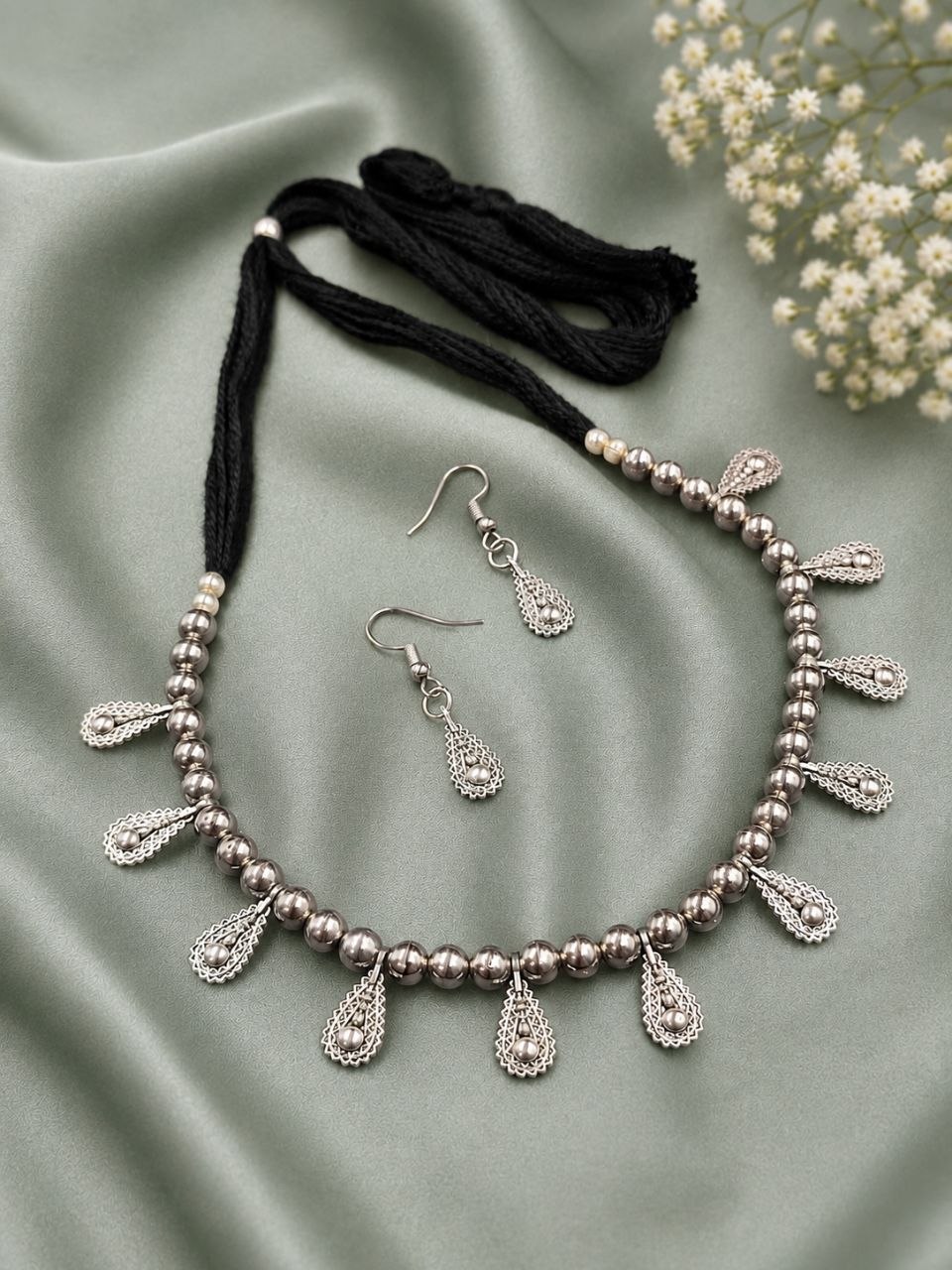 Charming Necklace Set Elegant Jewelry for Lightweight Stylish Look 1 Charming Necklace Set elegant traditional jewelry design