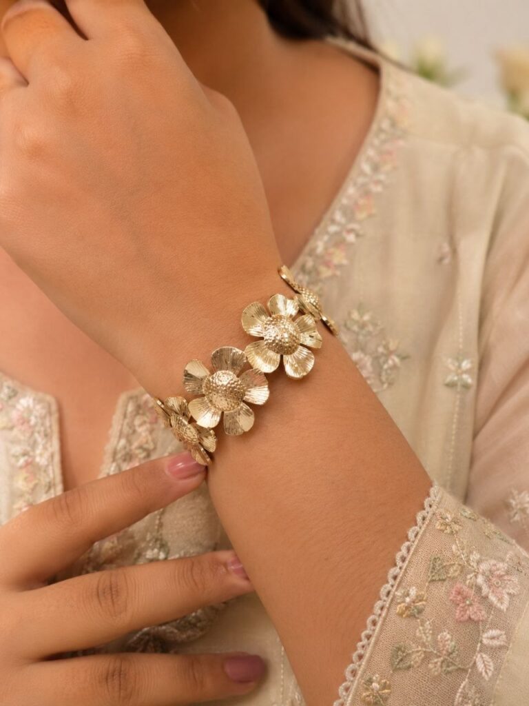 Flower Anti Tarnish Bangle Elegant Gold Jewelry for Festive & Modern Style