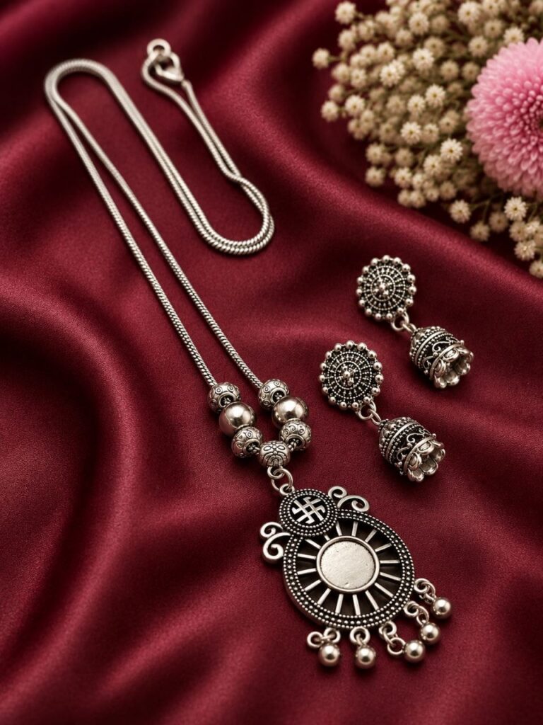 Silver Floral Necklace Set Elegant Jewelry Set for LightWeight
