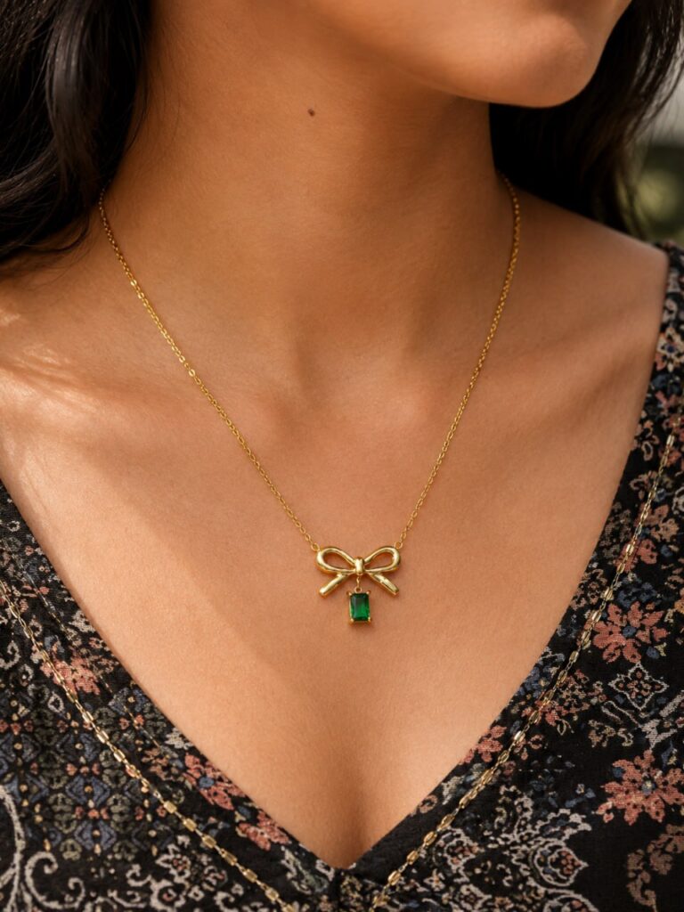 Anti Tarnish Chain Pendant Premium Designer Necklace for Party Look