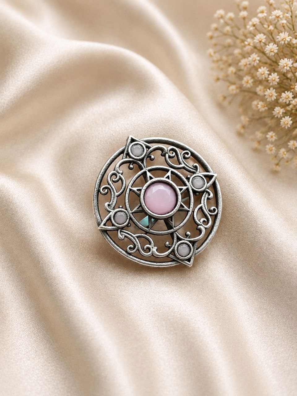 Vintage Adjustable Ring Elegant Antique Statement Ring for Party Look 5 Vintage Adjustable Ring with elegant antique finish for women