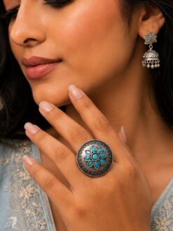 Vintage Silver Ring with elegant antique-inspired traditional detailing and premium polished finish