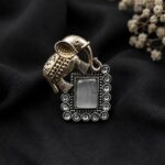 Exquisite Two Tone Elephant Ring for a Stunning and Unique Fashion Look - "Grey"