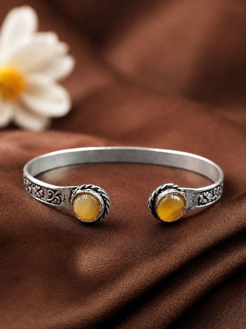 Silver Round Bracelet – Elegant Premium Jewelry for Every Occasion 10 Silver Round Bracelet elegant premium brass jewelry stylish round wrist accessory