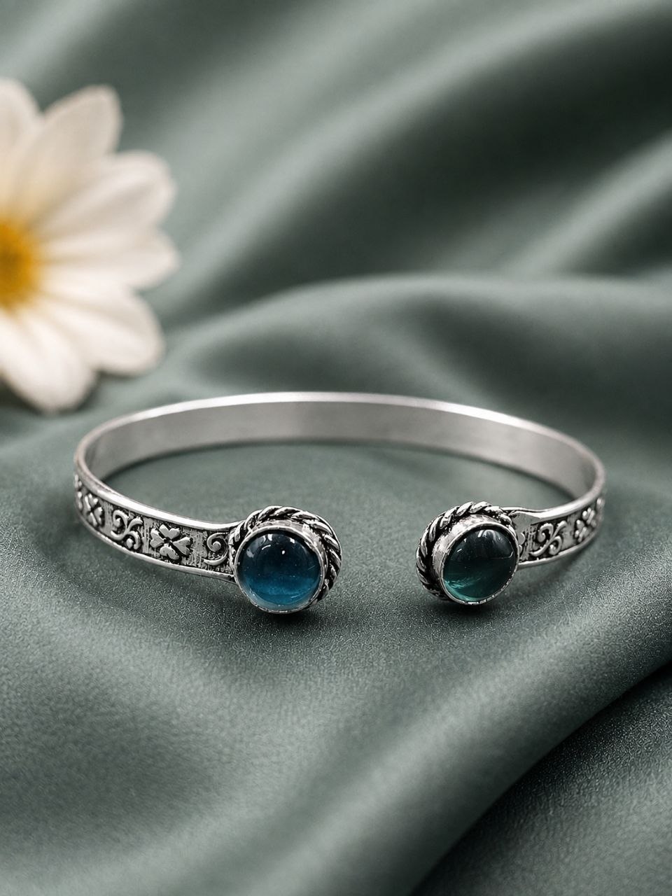 Silver Round Bracelet – Elegant Premium Jewelry for Every Occasion 8 Silver Round Bracelet elegant premium brass jewelry stylish round wrist accessory