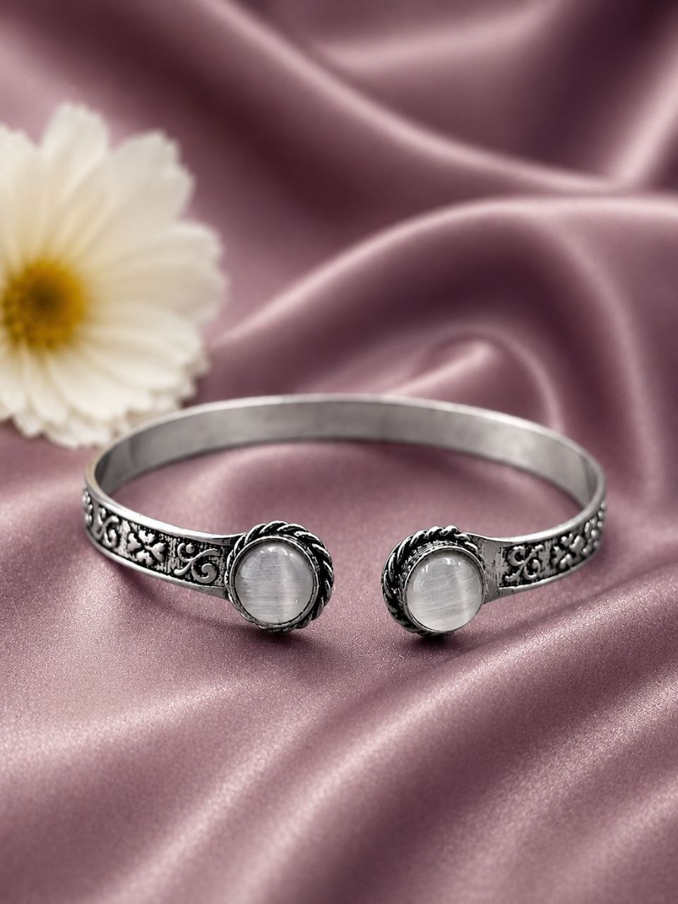 Silver Round Bracelet – Elegant Premium Jewelry for Every Occasion 6 Silver Round Bracelet elegant premium brass jewelry stylish round wrist accessory