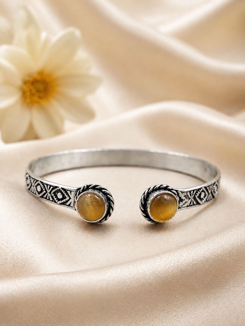 Silver Geometric Bracelet – Premium Stylish Jewelry for Modern Elegance 9 Silver Geometric Bracelet modern stylish premium brass jewelry elegant wrist accessory