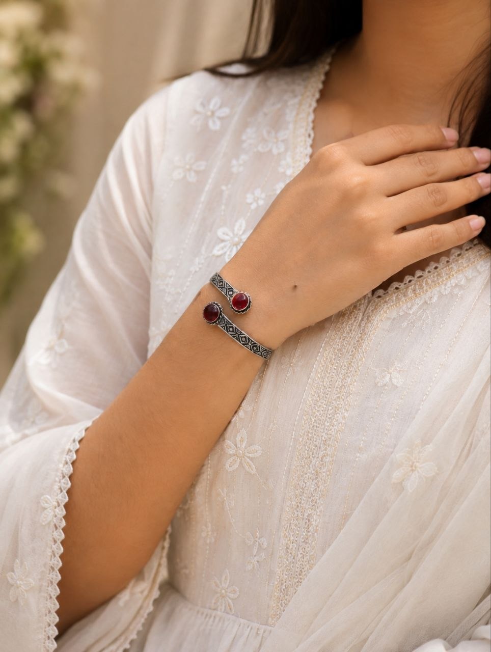 Silver Geometric Bracelet – Premium Stylish Jewelry for Modern Elegance 1 Silver Geometric Bracelet modern stylish premium brass jewelry elegant wrist accessory