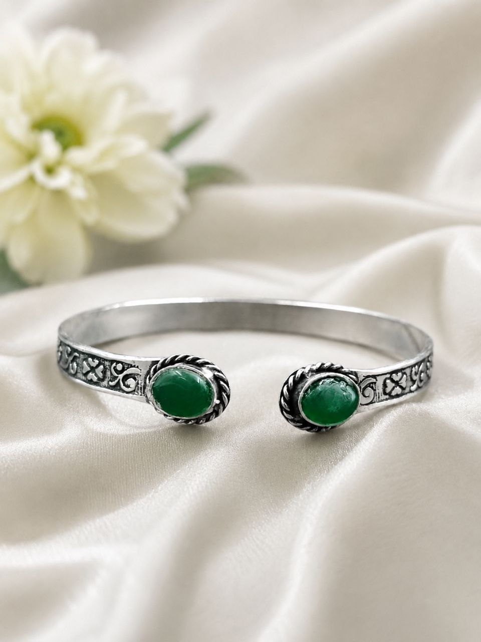 Designer Silver Bracelet – Exquisite Premium Jewelry for Elegant Modern Style 9 Designer Silver Bracelet elegant premium brass jewelry stylish modern wrist accessory