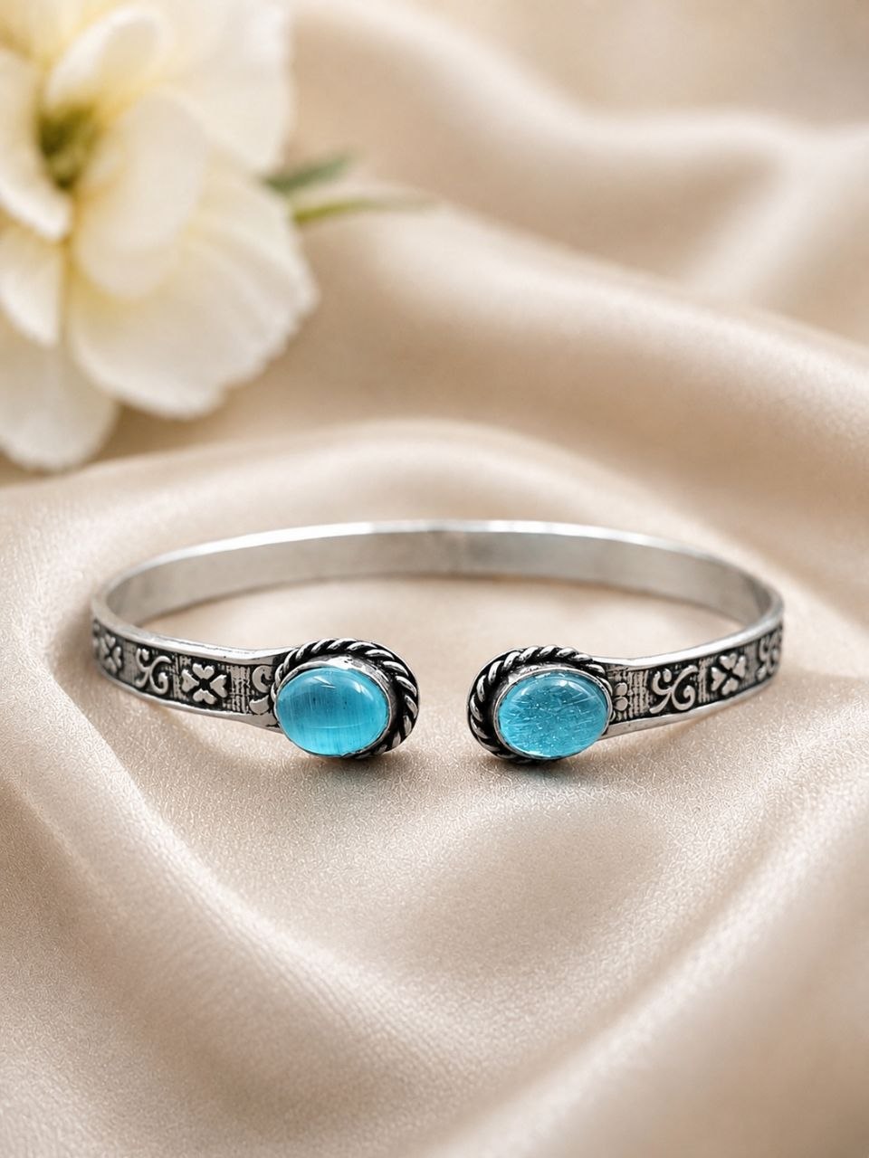 Designer Silver Bracelet – Exquisite Premium Jewelry for Elegant Modern Style 8 Designer Silver Bracelet elegant premium brass jewelry stylish modern wrist accessory