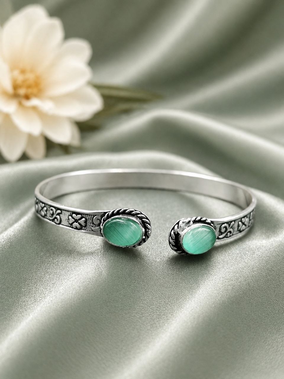 Designer Silver Bracelet – Exquisite Premium Jewelry for Elegant Modern Style 5 Designer Silver Bracelet elegant premium brass jewelry stylish modern wrist accessory