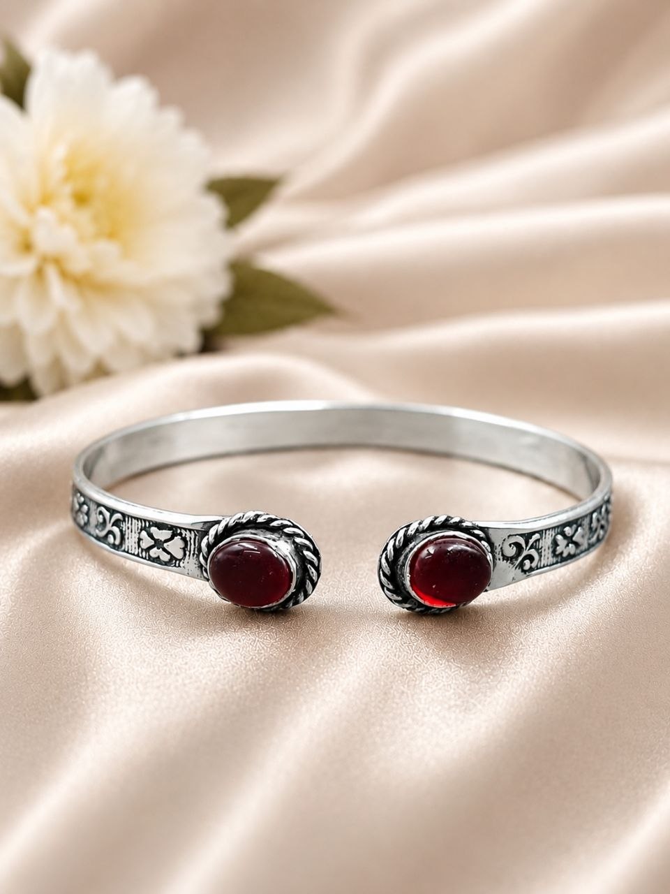 Designer Silver Bracelet – Exquisite Premium Jewelry for Elegant Modern Style 3 Designer Silver Bracelet elegant premium brass jewelry stylish modern wrist accessory