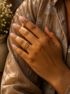 Anti Tarnish Rings Royal Looking Gold Plated Finger Ring for Fashion Lovers