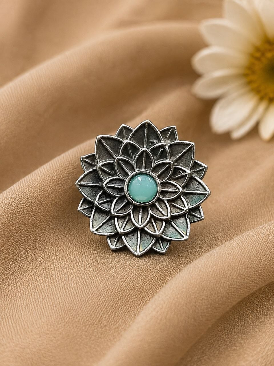 Vintage Flower Ring – Gorgeous Elegant Statement Jewelry for Women 2 Vintage Flower Ring Elegant Floral Brass Statement Jewelry for Women