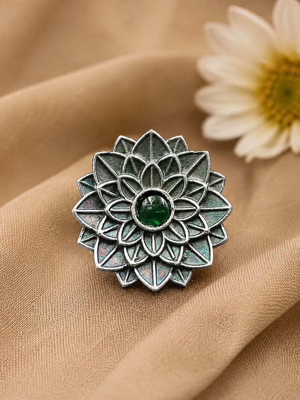 Vintage Flower Ring – Gorgeous Elegant Statement Jewelry for Women 8 Vintage Flower Ring Elegant Floral Brass Statement Jewelry for Women