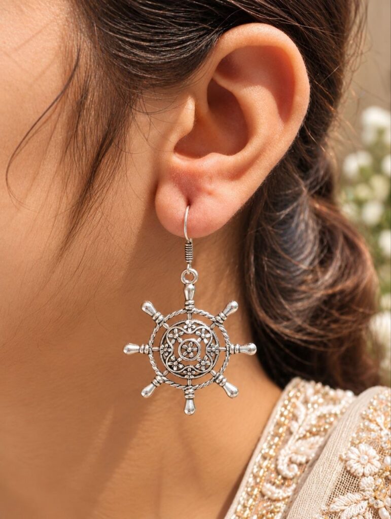 Stylish Flower Hook Earring – Minimalist Jewelry for Party Look