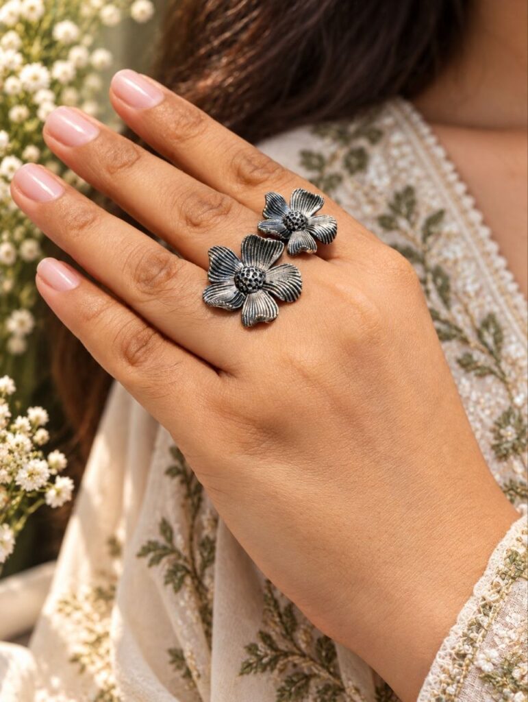 Adjustable Silver Flower Ring – Floral Design for Traditional Look