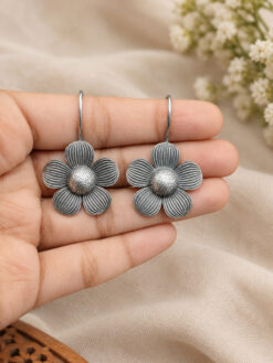 Beautiful Flower Earring floral brass jewelry elegant designer fashion
