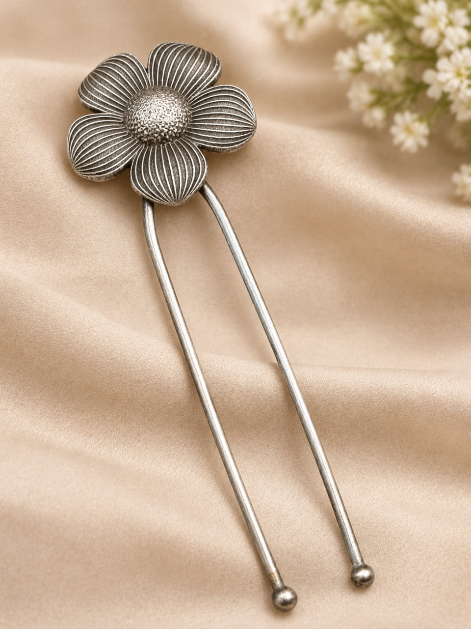 Flower Hair Accessories Stunning Designs for Everyday and Party Hairstyles 2 Flower Hair Accessories elegant floral hair jewellery for wedding and party hairstyles