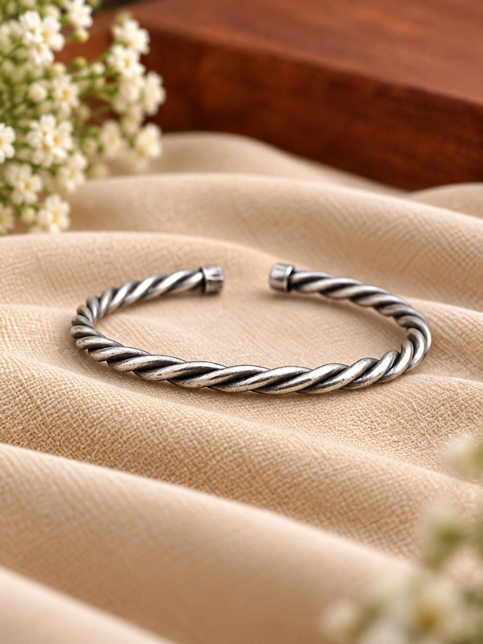 LightWeight Handmade Bracelet – Elegant for Festive and Party Wear 2 LightWeight Handmade Bracelet with brass design, premium polish, elegant detailing and stylish traditional fashion jewelry