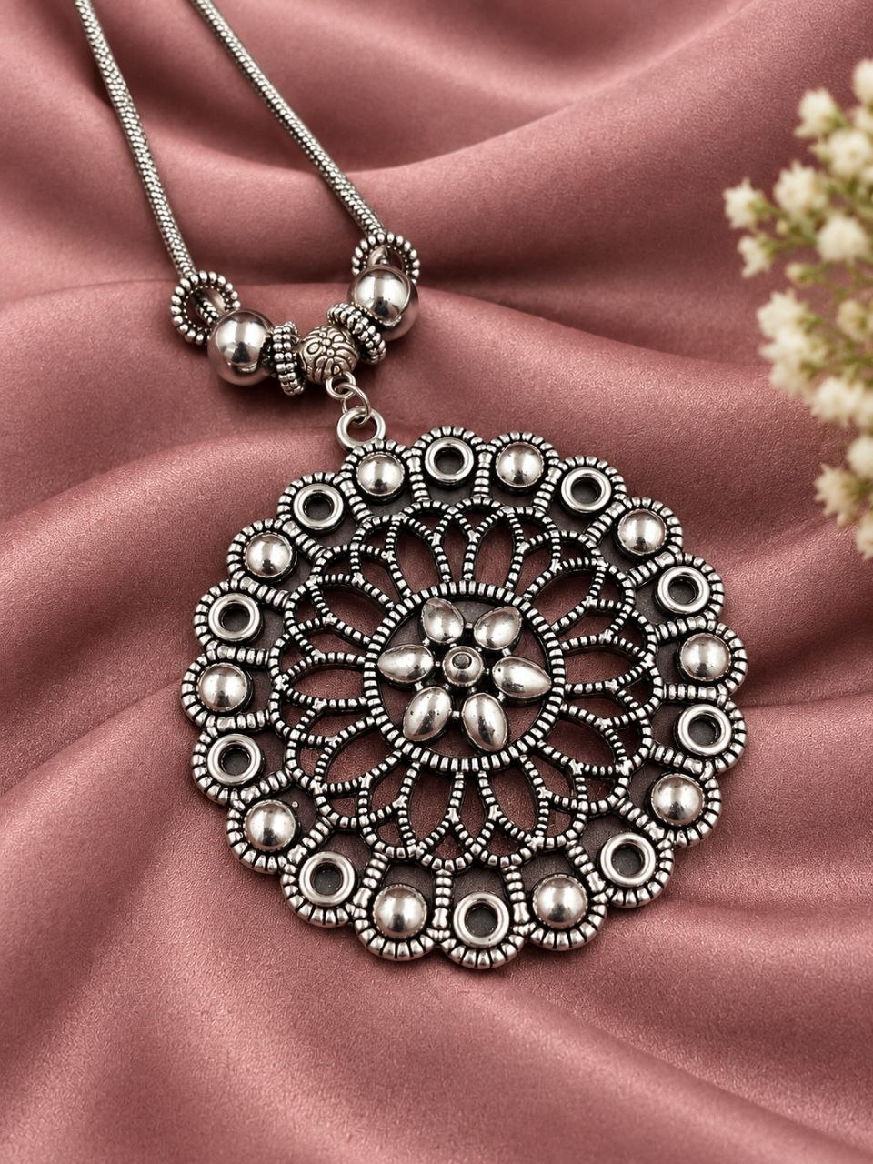LightWeight Chain Pendant Necklace – Stylish Jewelry for Every Occasion 2 LightWeight Chain Pendant Necklace elegant lightweight designer jewelry for women
