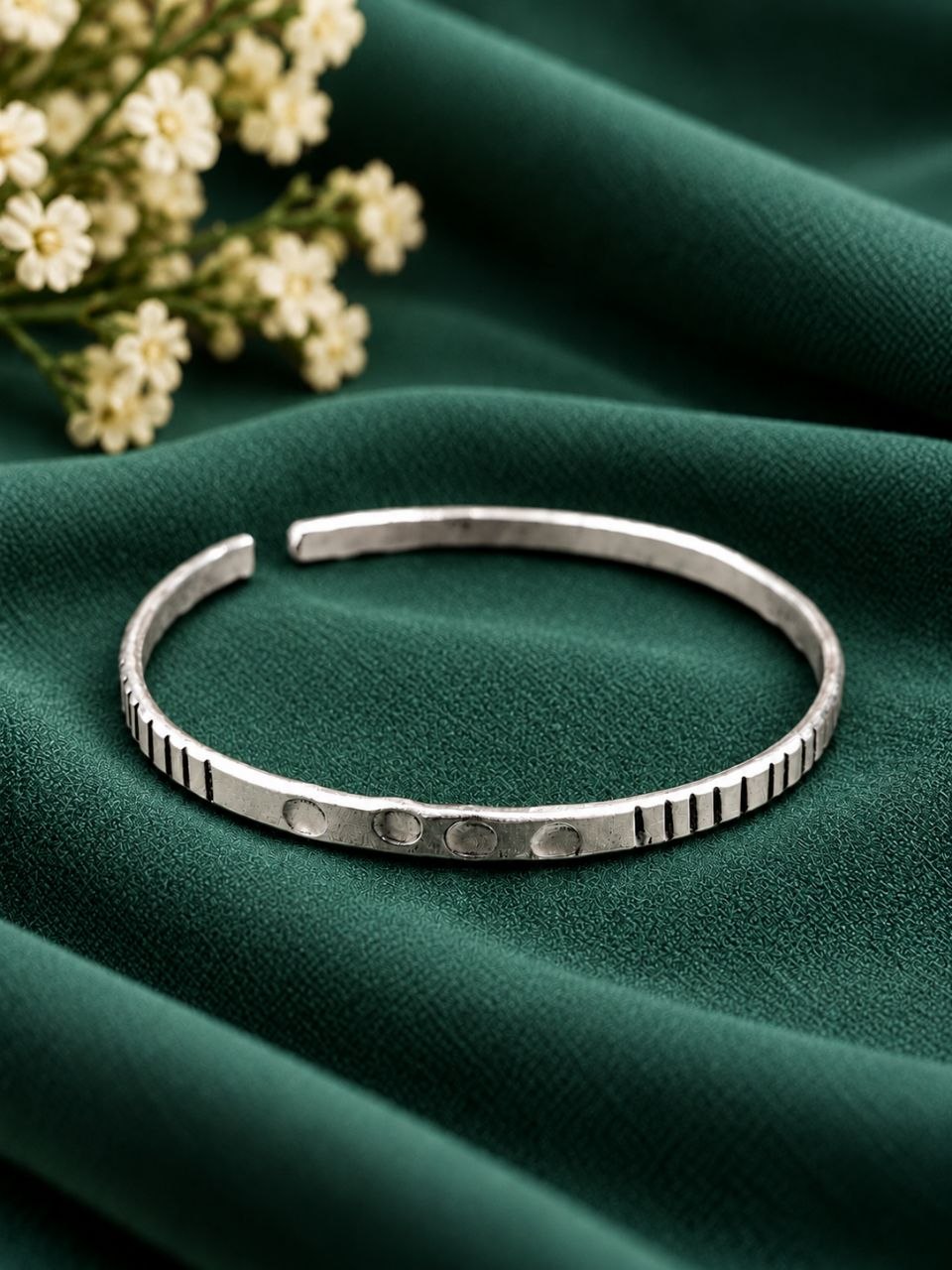 Handmade Lightweight Bracelet – Elegant Jewelry for Everyday Style 2 Handmade Lightweight Bracelet elegant brass jewelry for women