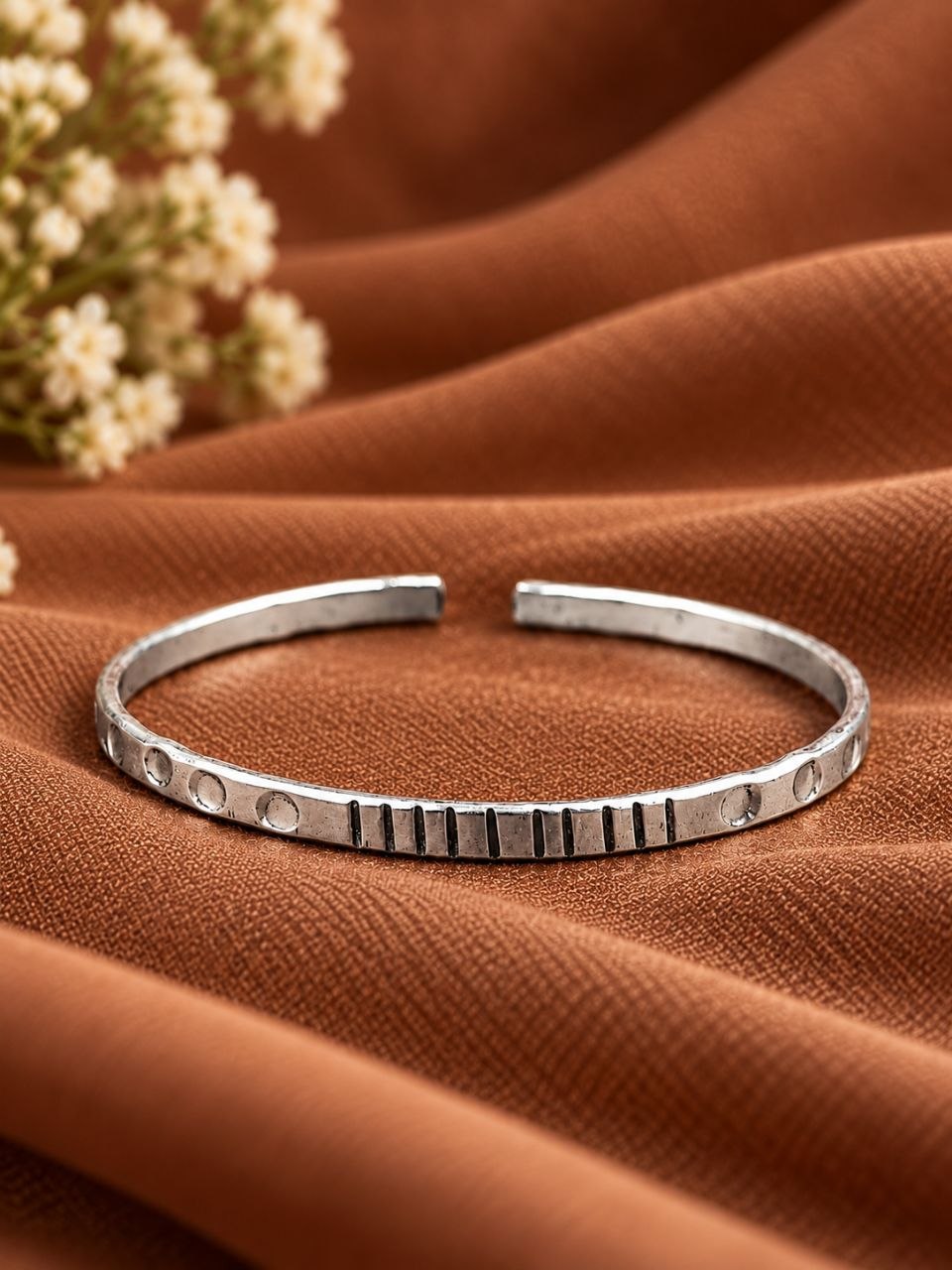 Handmade Lightweight Bracelet – Elegant Jewelry for Everyday Style 1 Handmade Lightweight Bracelet elegant brass jewelry for women